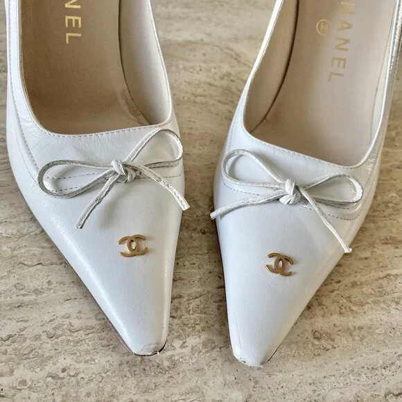 Vintage Chanel Gold CC Bow Pumps - Picture 6 of 10